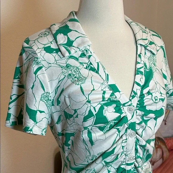 Anthropologie Maeve green white floral ruched button front cropped top size M - Picture 5 of 14